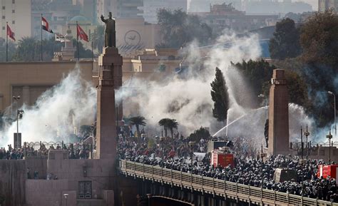  A Revolução de 2011 no Egito: Uma Tempestade de Mudança Social e Política